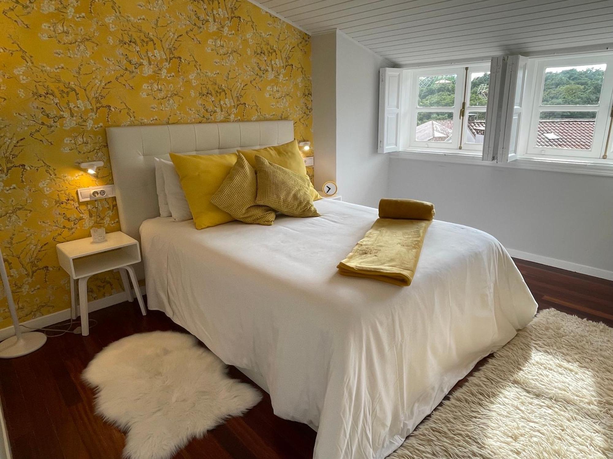 Yellow Home Сантяго де Компостела Екстериор снимка